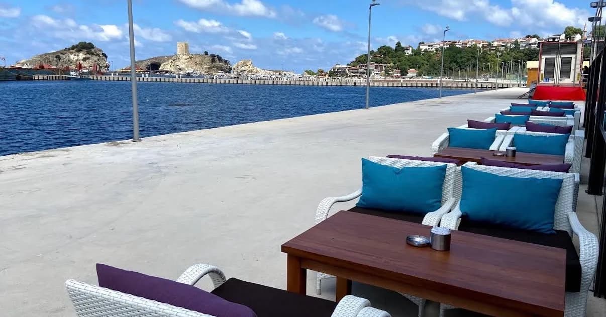 Şile Kalesi'ne bakan teras, Karadeniz kıyısı